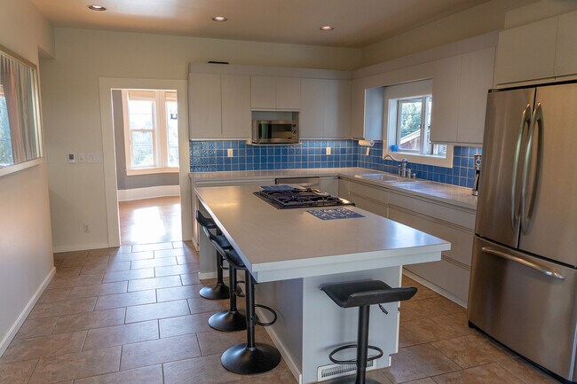 Photo - 256 NW 46th St