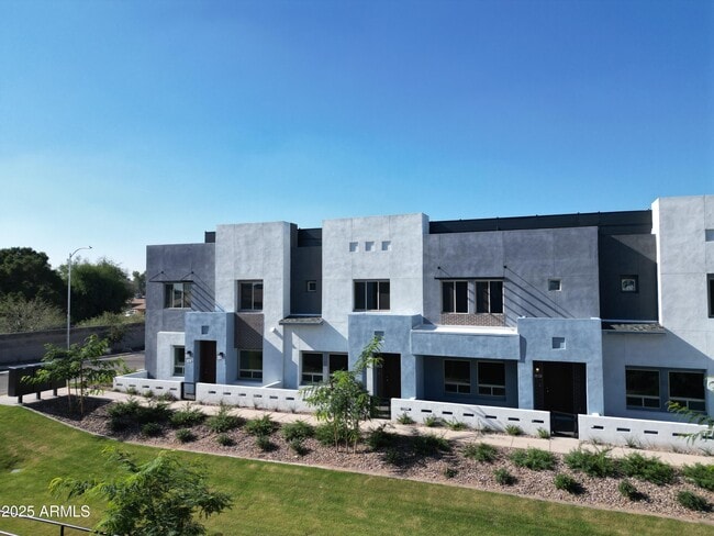 Building Photo - 733 E Commonwealth Ave