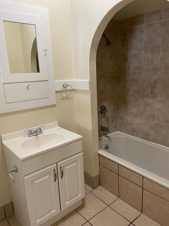 Photo - 445 W 11th St Unidad #445