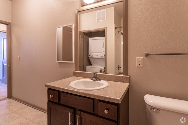 1BR, 1BA - 762 SF