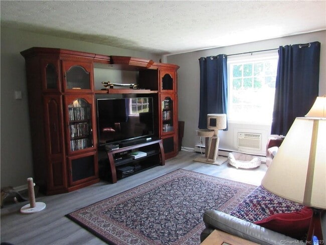 Photo - 83 Horse Pond Rd Unidad APT B