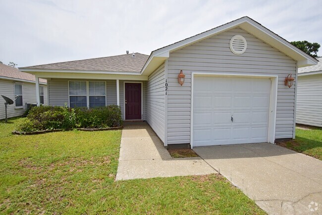 Building Photo - 3 Bedroom, 2 Bath Patio Home with Garage &...