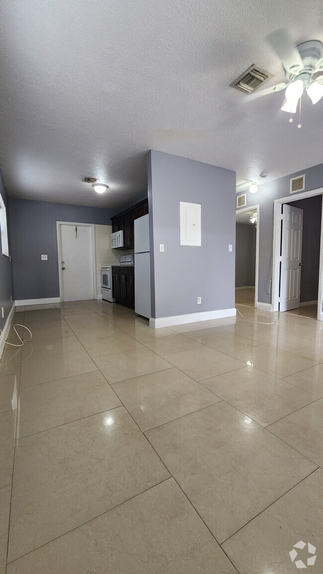 Building Photo - 2221 NW 4th Ct Unit 2 Rental