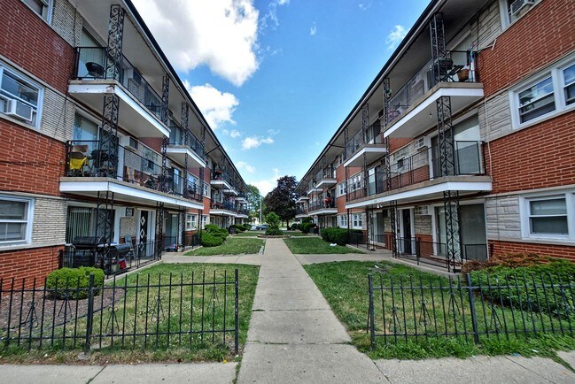 ACO Commercial_Calumet Park_17Units - 1121-1125 W 127th Calumet Park, IL 60827