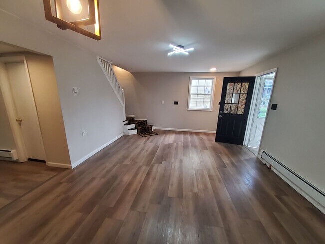 606 Meadow Ave Unit Front