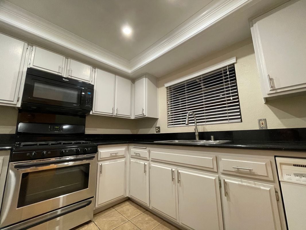 Photo - 154 N Meridith Ave