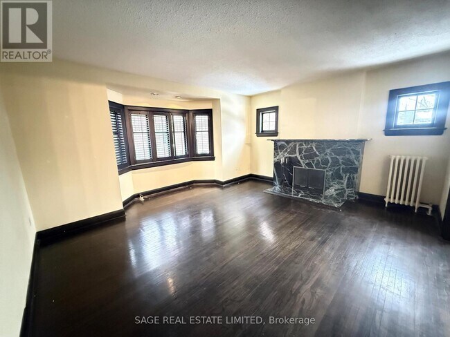 Photo - 315 Lonsdale Rd Unit 6