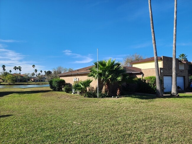 Photo - 603 Continental Dr