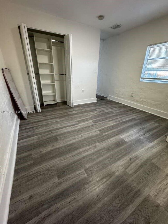 Photo - 1121 NW 40th St Unit 1