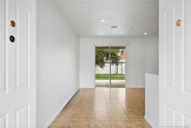 Photo - 2736 SW Butterfly Ln