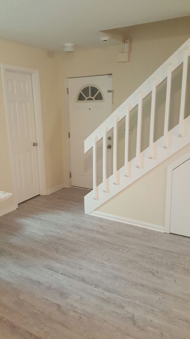 Photo - 1712 1st St S