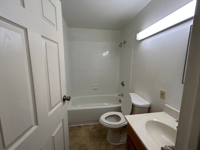 Photo - 79 Westland Ave Unidad 106