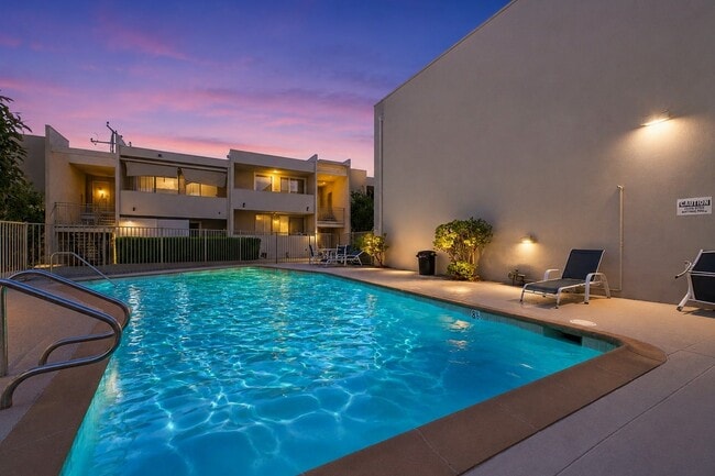 Commodore Apartments