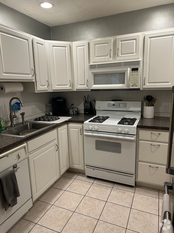 Building Photo - 111 W 8th St Unit N Rental