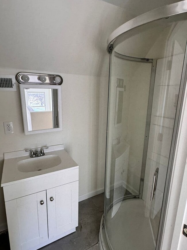 Photo - 117 Linden Ave Unit B