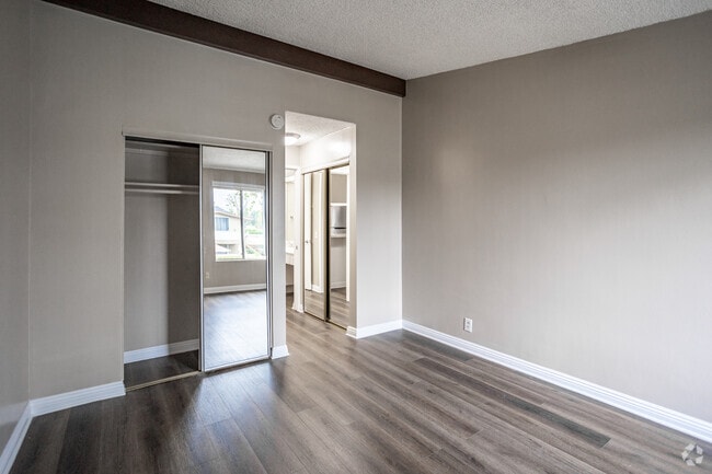 1BR, 1BA - 750SF