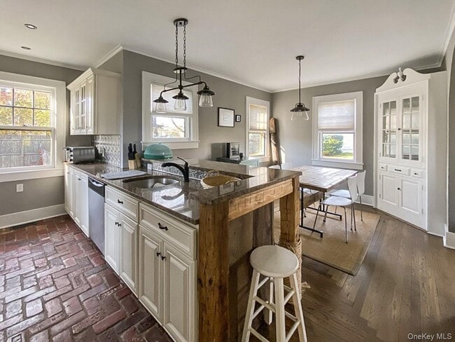 Photo - 2490 Pike St