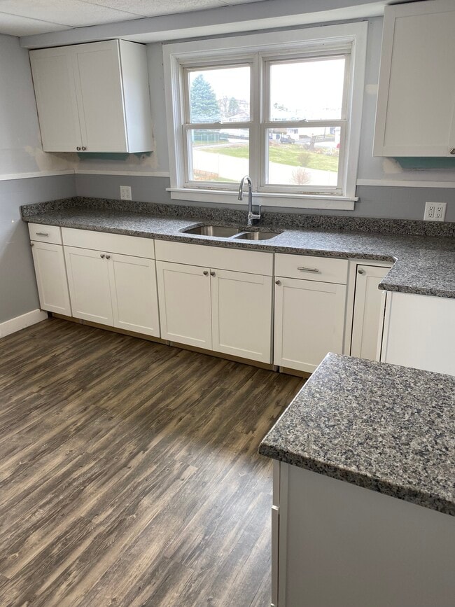 Kitchen - 3617 Laurel Ave Apartments Unit 3rd floor