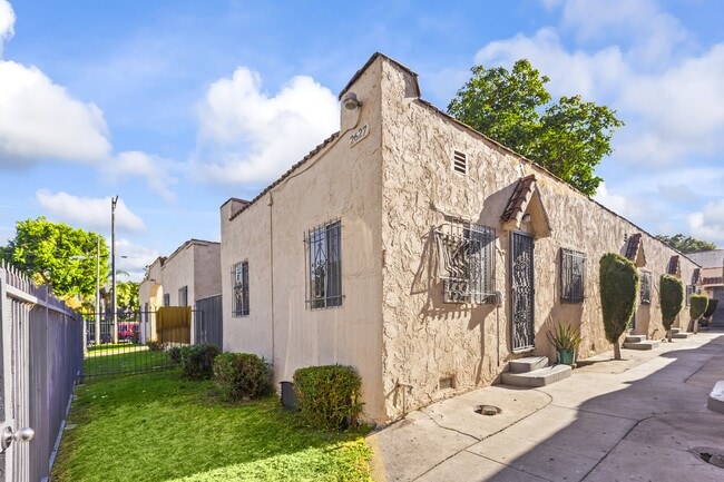 Building Photo - 2627 West Blvd Rental