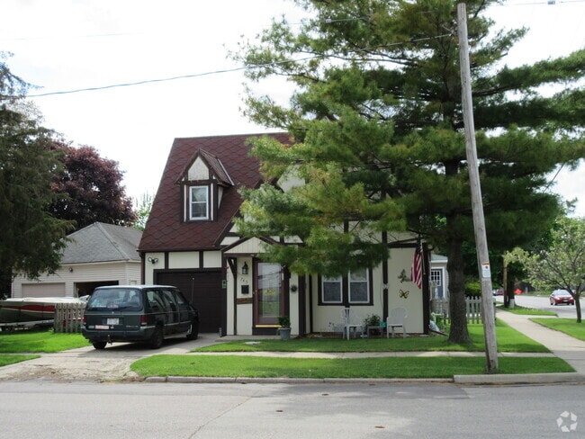 Building Photo - 241 Rental