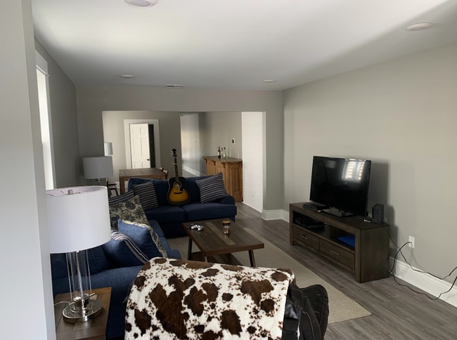 Building Photo - Charming Duplex in the Heart of Uptown New... Rental