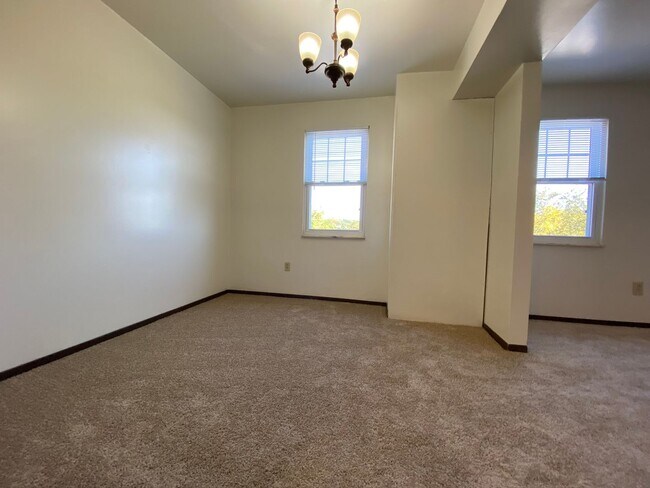 Photo - North Hills 2 BR Apartment! Perfect Location - Close to Parks, Schools & Entertainment! Unidad 315