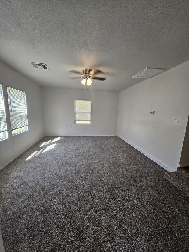 Cute little 2 bedroom with a big yard! House House Rental in Joplin