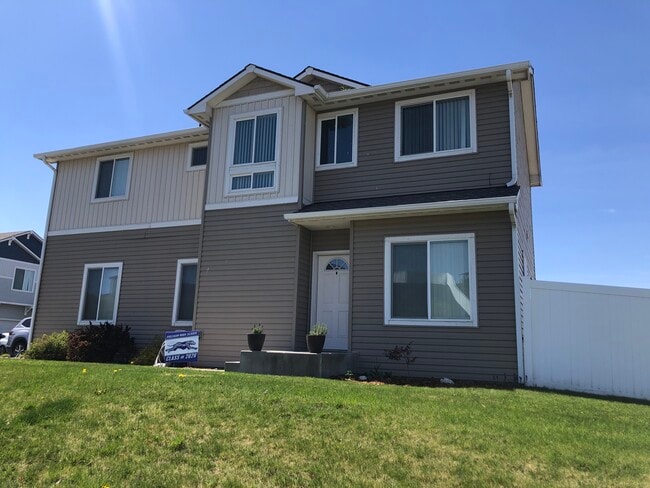 Building Photo - 1459 SW Sagebrush Ln