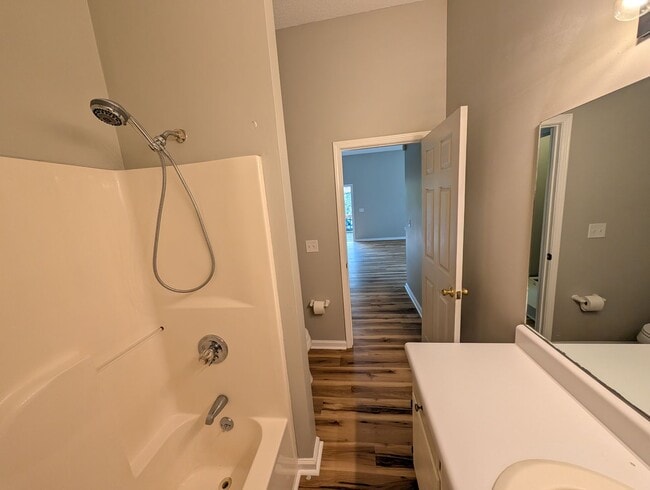 Photo - Remodeled! Walkable! 2 bedroom/1 bath Unit 520-B