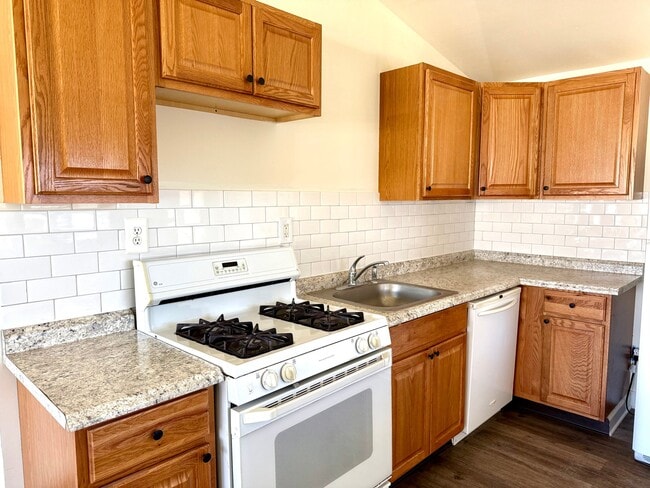 Photo - 633 Windsor Ave