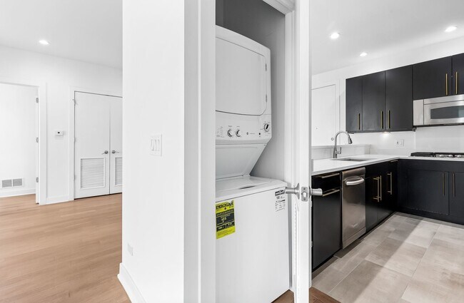 Photo - 914 W Hubbard St