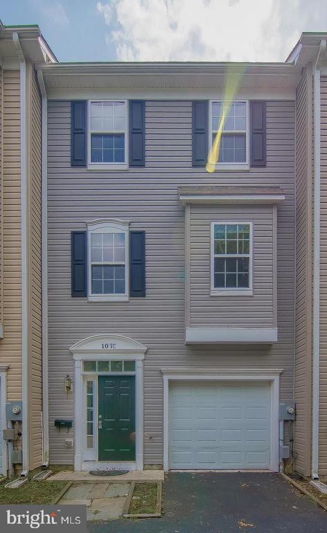 Building Photo - 107 Burck St Rental