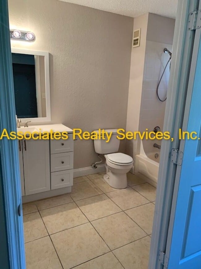 Photo - 3 bedroom home in Windsor Park!  Move in early August!