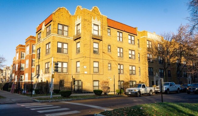 Building Photo - 2 bedroom in Chicago IL 60624 Unit 2