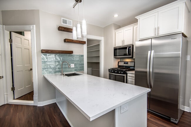 Remodeled kitchen - 1016 E Pearson St Apartments Unit 1018