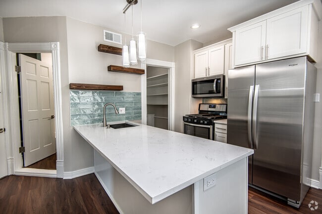 Building Photo - 1016 E Pearson St Unit 1018 Rental