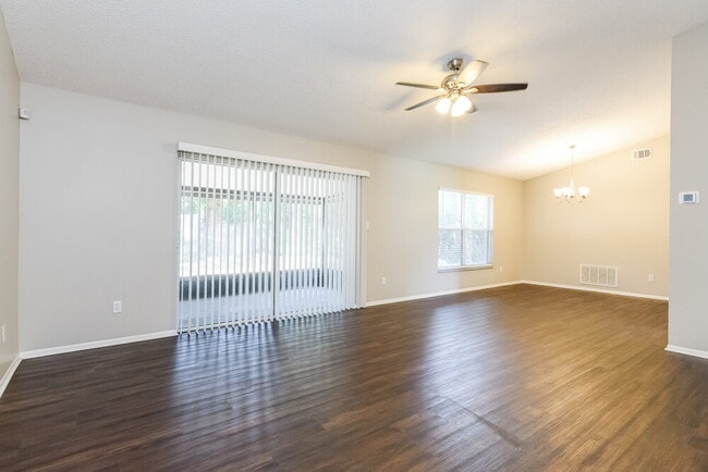 Photo - 2739 Sumba Ave