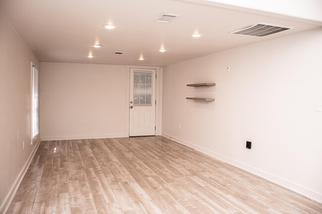 Photo - 452 N Spring St