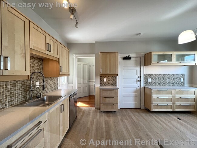 Photo - 107 Oxford St