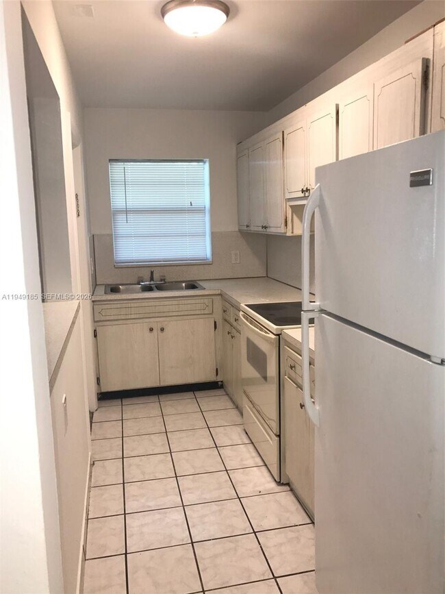 Photo - 4005 W McNab Rd