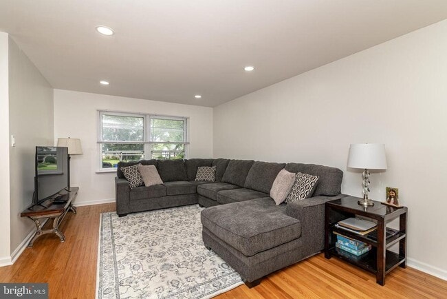 Photo - 1744 Lark Ln