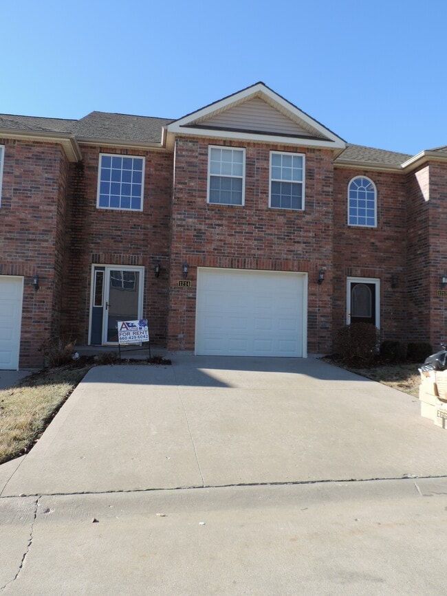 Photo - 1214 Dustins Way