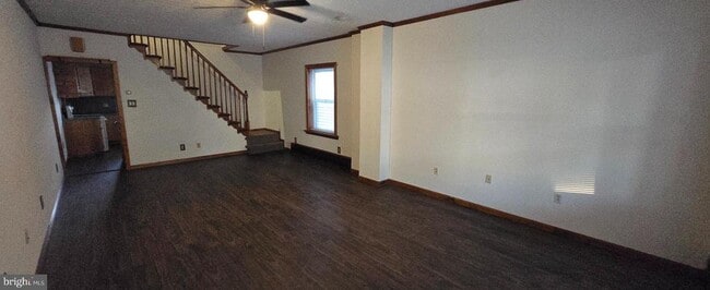 Photo - 325 W Spring St