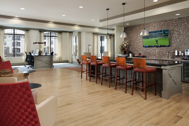 Photo - 4700 Colonnade