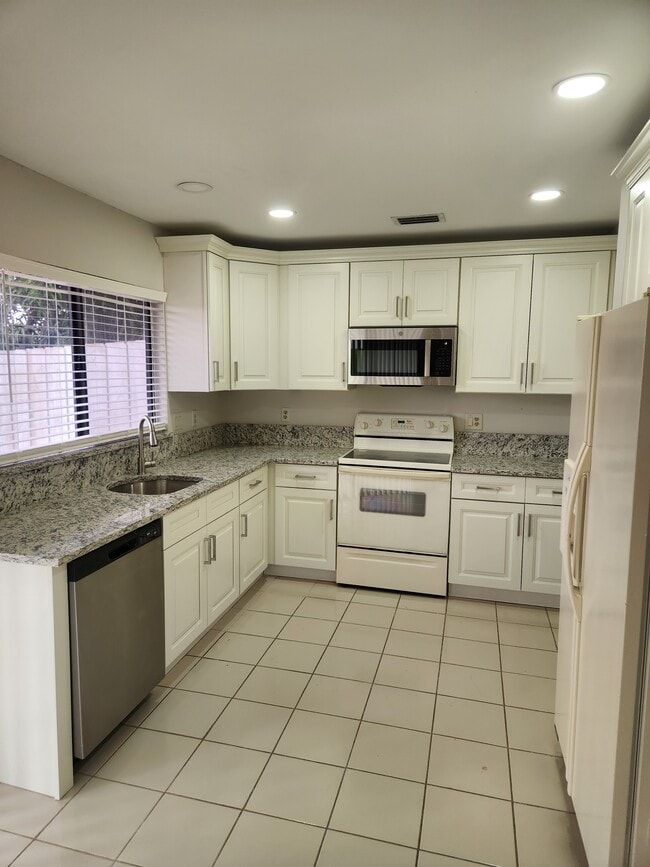 9712 Saratoga Park Ct Unit Villa