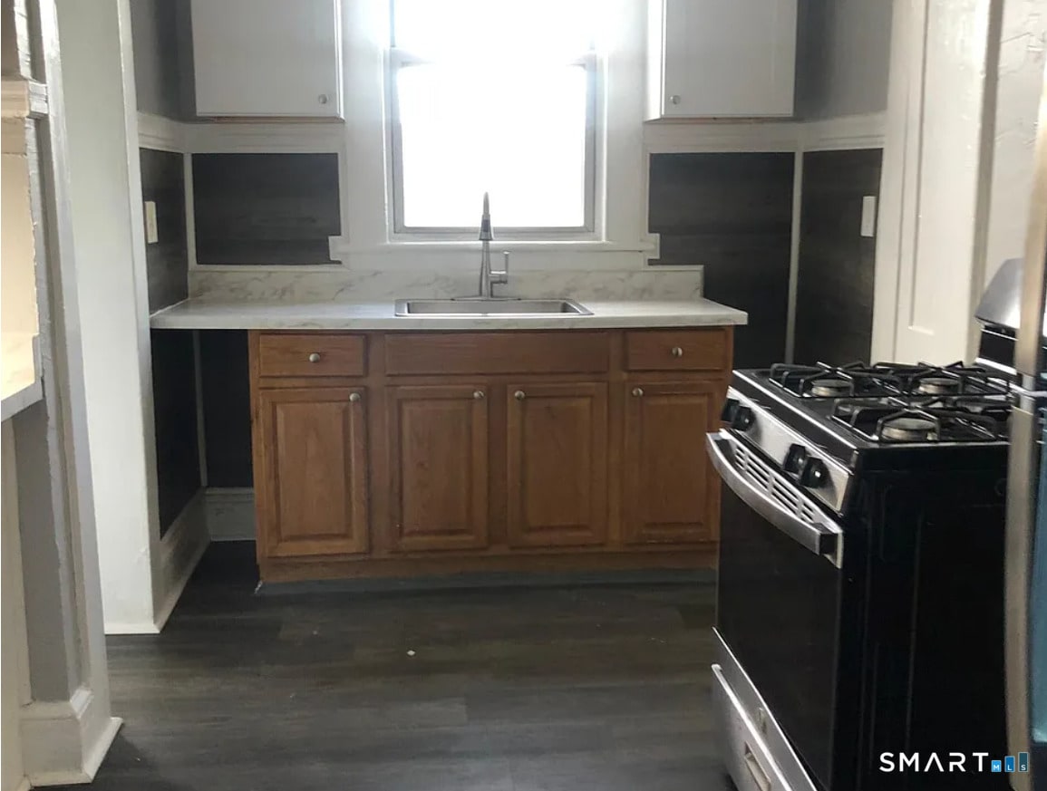 Photo - 570 Broad St