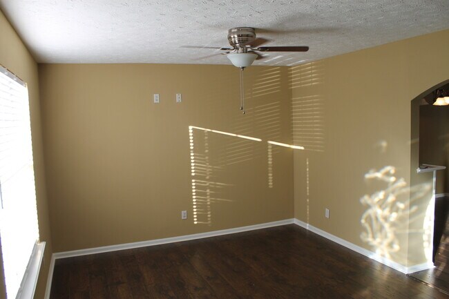 Photo - 207 Cobblestone Ct