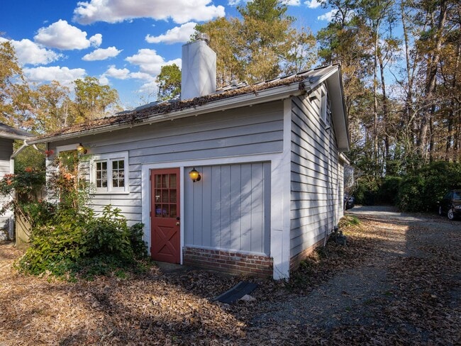 Photo - Adorable 1 Bed, 1 bath cottage available July 2021 - Amazing Location!
