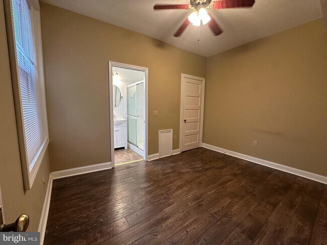 Photo - 224 W 14th St Unidad 2