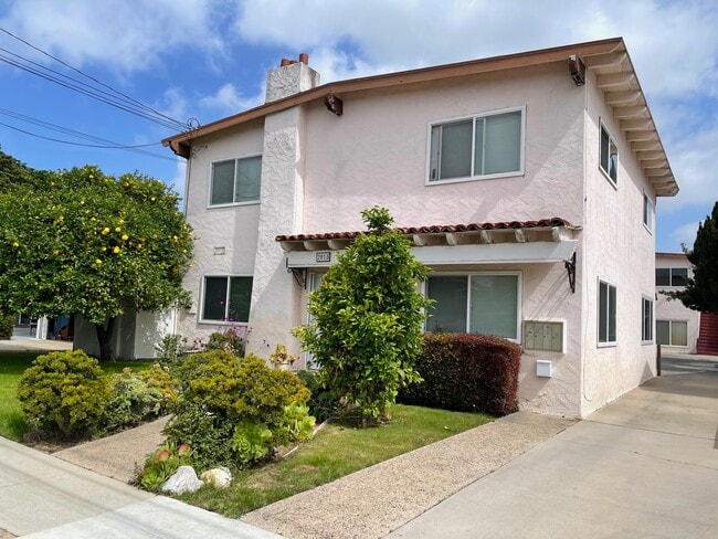 Building Photo - 2015 Plant Ave Rental